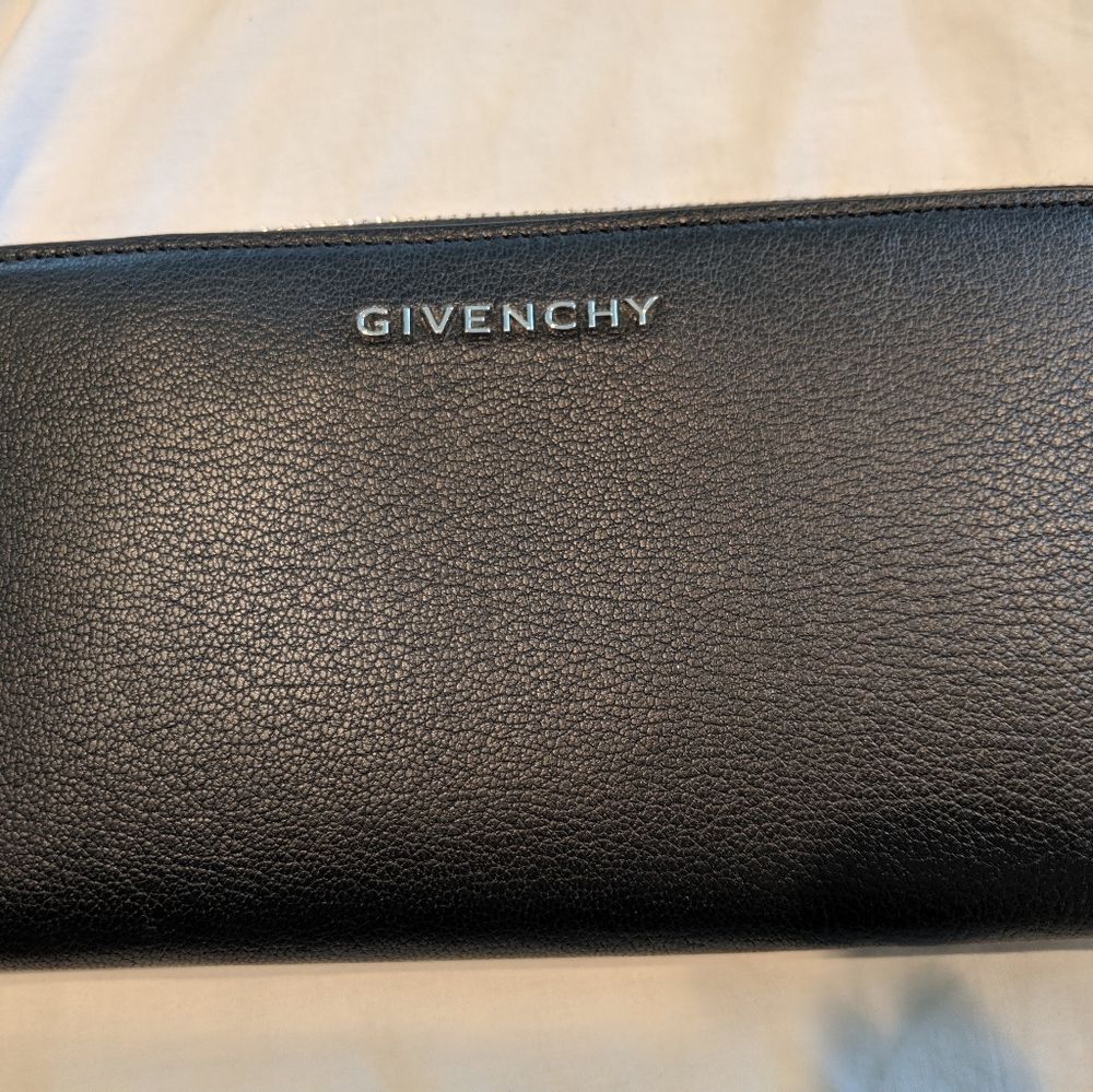 Givenchy wallet - Picture 1 of 4